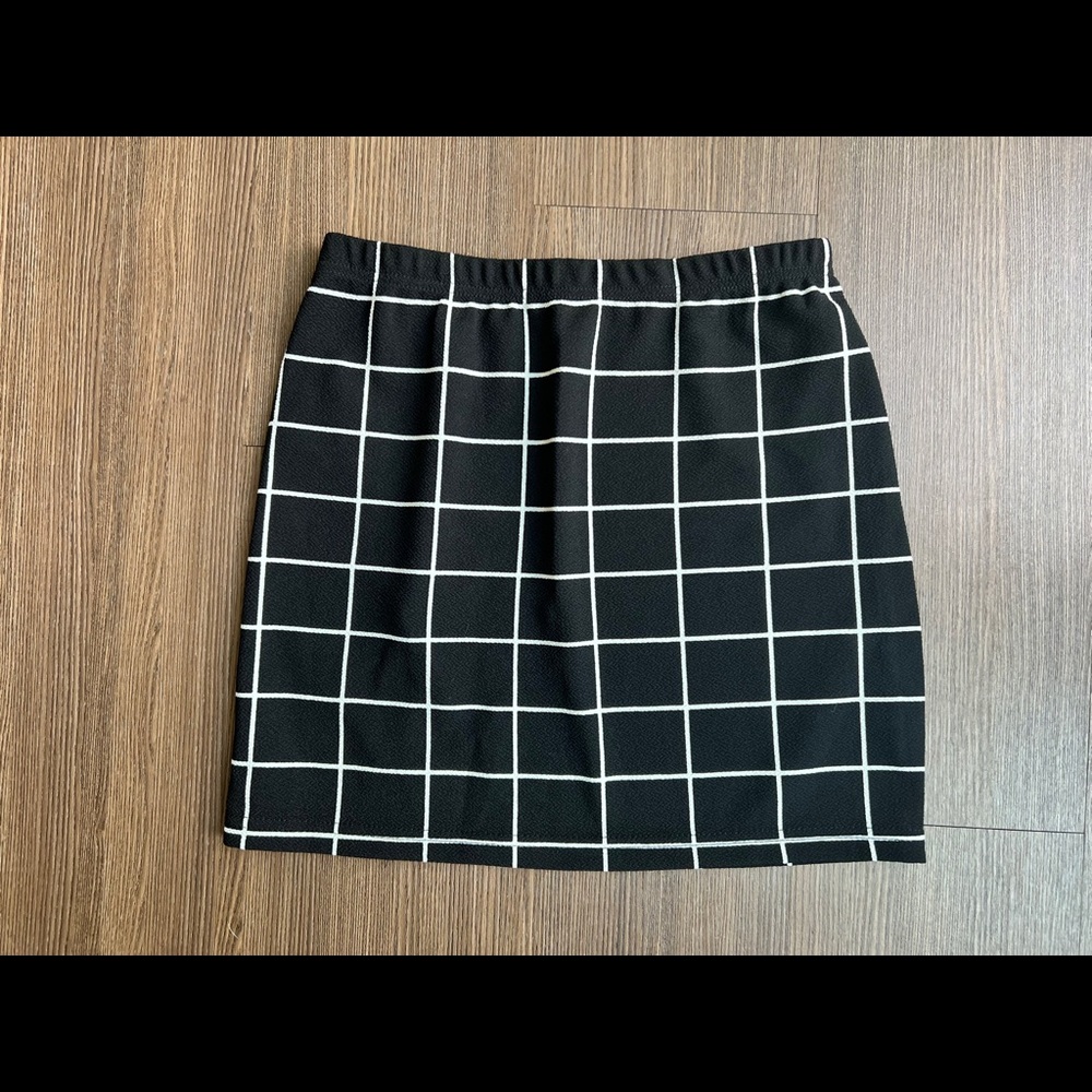 Black and White Tile Mini Skirt - Size Small